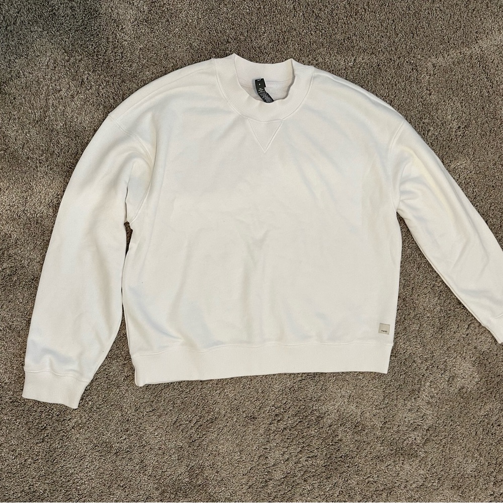 Vuori White Crew Neck Sweatshirt with Long Sleeves and Ribbed Cuffs